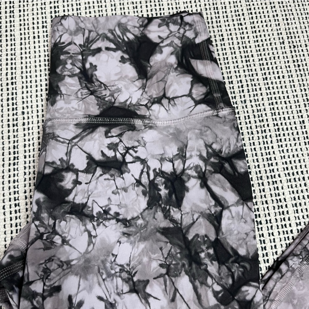 Lululemon Wunder Under High-Rise Tight 25" *Full-On Luxtreme Size 4 - Picture 3 of 3